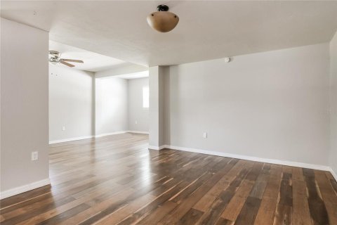 House in Mount Dora, Florida 3 bedrooms, 142.14 sq.m. № 1918320 - photo 3
