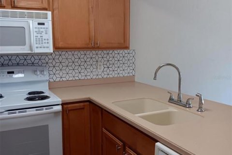 Townhouse in Gainesville, Florida 3 bedrooms, 126.44 sq.m. № 2221046 - photo 8