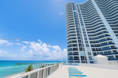 Condo in Sunny Isles Beach, Florida, 2 bedrooms  № 2075189 - photo 16