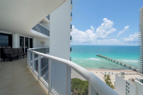 Condo in Sunny Isles Beach, Florida, 2 bedrooms  № 2075189 - photo 2