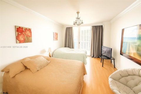 Condo in Sunny Isles Beach, Florida, 2 bedrooms  № 2075189 - photo 10