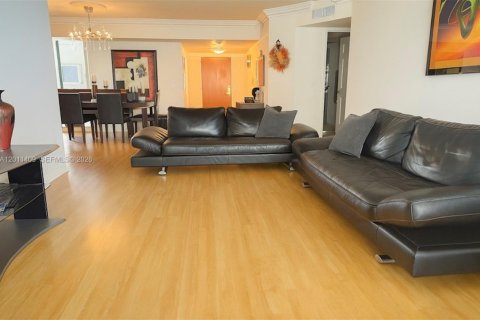 Condo in Sunny Isles Beach, Florida, 2 bedrooms  № 2075189 - photo 8