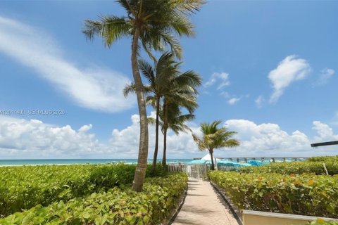 Condo in Sunny Isles Beach, Florida, 2 bedrooms  № 2075189 - photo 22
