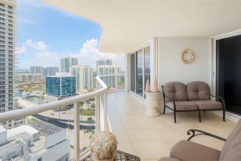 Condo in Sunny Isles Beach, Florida, 2 bedrooms  № 2075189 - photo 14