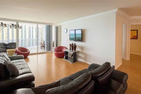 Condo in Sunny Isles Beach, Florida, 2 bedrooms  № 2075189 - photo 7