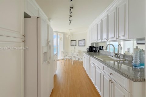 Condo in Sunny Isles Beach, Florida, 2 bedrooms  № 2075189 - photo 6