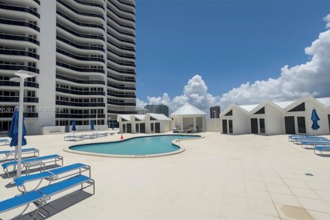 Condo in Sunny Isles Beach, Florida, 2 bedrooms  № 2075189 - photo 20