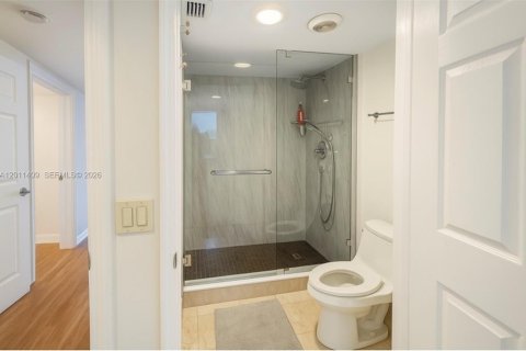 Condo in Sunny Isles Beach, Florida, 2 bedrooms  № 2075189 - photo 13