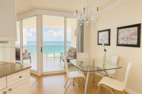 Condo in Sunny Isles Beach, Florida, 2 bedrooms  № 2075189 - photo 5