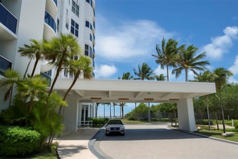 Condo in Sunny Isles Beach, Florida, 2 bedrooms  № 2075189 - photo 15