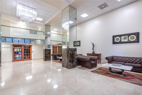 Condo in Sunny Isles Beach, Florida, 2 bedrooms  № 1945613 - photo 7