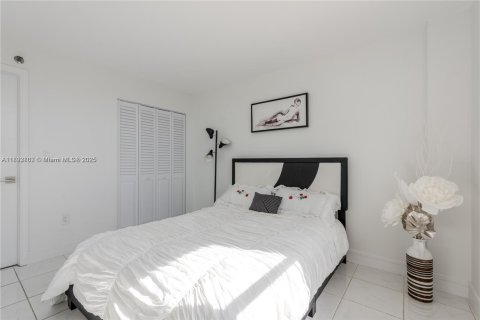 Condo in Sunny Isles Beach, Florida, 2 bedrooms  № 1945613 - photo 3