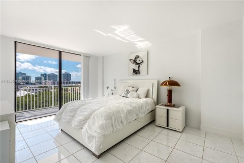 Condo in Sunny Isles Beach, Florida, 2 bedrooms  № 1945613 - photo 14