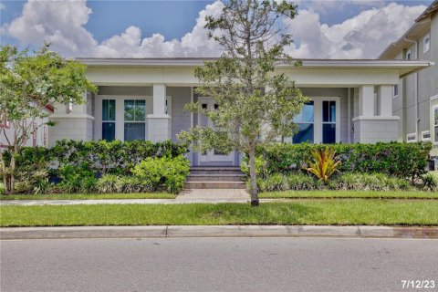 Casa en alquiler en Orlando, Florida, 32 dormitorios, 243.59 m2 № 1912295 - foto 1