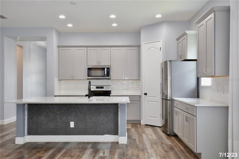 Casa en alquiler en Orlando, Florida, 32 dormitorios, 243.59 m2 № 1912295 - foto 6