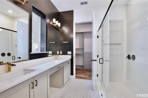 Casa en alquiler en Orlando, Florida, 32 dormitorios, 243.59 m2 № 1912295 - foto 12