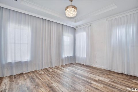 Casa en alquiler en Orlando, Florida, 32 dormitorios, 243.59 m2 № 1912295 - foto 10