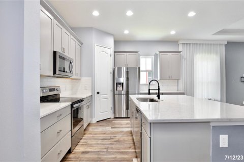 Casa en alquiler en Orlando, Florida, 32 dormitorios, 243.59 m2 № 1912295 - foto 5