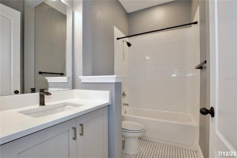 Casa en alquiler en Orlando, Florida, 32 dormitorios, 243.59 m2 № 1912295 - foto 15