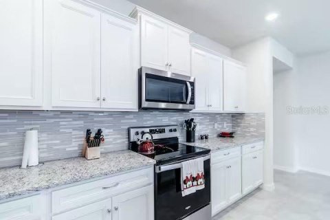 Touwnhouse à vendre à Davenport, Floride: 5 chambres, 213.02 m2 № 2148632 - photo 15