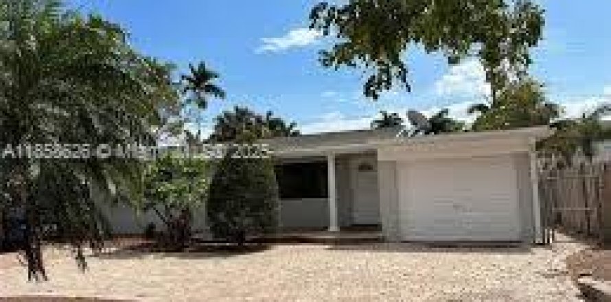 House in Hallandale Beach, Florida 2 bedrooms, 122.45 sq.m. № 1891221
