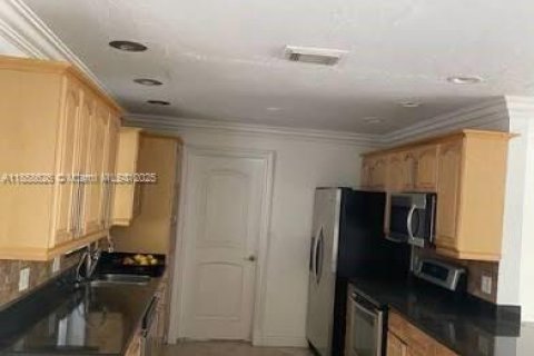 House in Hallandale Beach, Florida 2 bedrooms, 122.45 sq.m. № 1891221 - photo 4