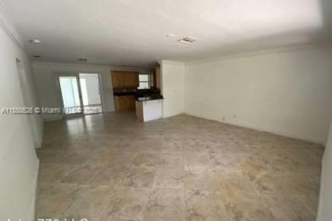 House in Hallandale Beach, Florida 2 bedrooms, 122.45 sq.m. № 1891221 - photo 7