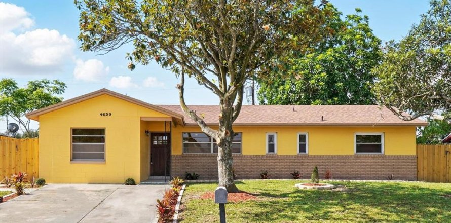 House in Orlando, Florida 3 bedrooms, 171.78 sq.m. № 1851131