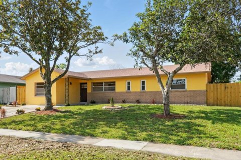 House in Orlando, Florida 3 bedrooms, 171.78 sq.m. № 1851131 - photo 2