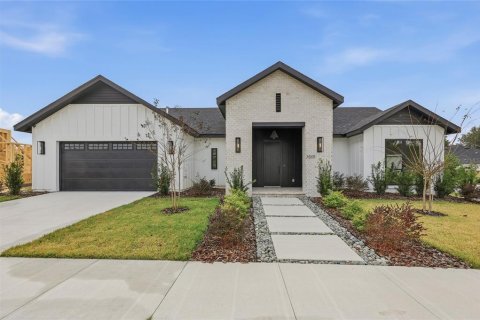 House in Gainesville, Florida 4 bedrooms, 284 sq.m. № 2125818