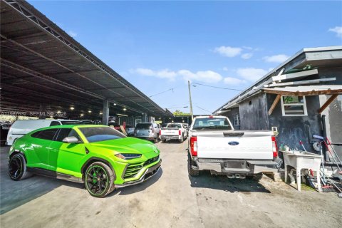 Immobilier commercial à vendre à Miami, Floride № 2048978 - photo 16