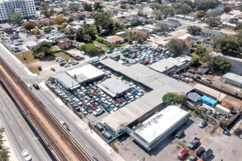 Immobilier commercial à vendre à Miami, Floride № 2048978 - photo 4