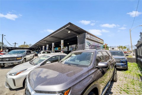 Immobilier commercial à vendre à Miami, Floride № 2048978 - photo 6