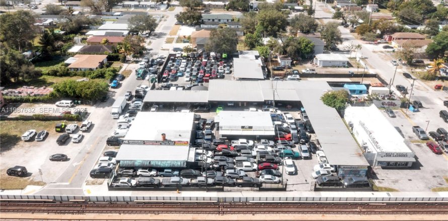 Immobilier commercial à Miami, Floride № 2048978