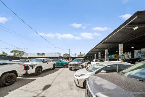 Immobilier commercial à vendre à Miami, Floride № 2048978 - photo 5