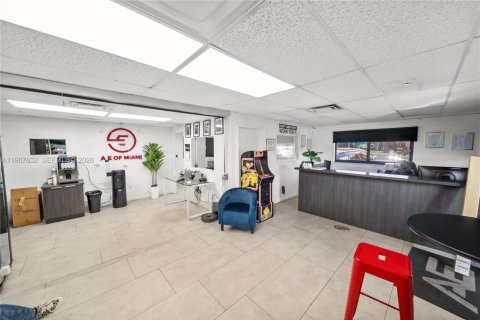 Immobilier commercial à vendre à Miami, Floride № 2048978 - photo 11