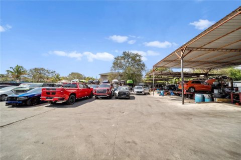 Immobilier commercial à vendre à Miami, Floride № 2048978 - photo 21