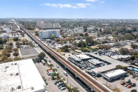 Immobilier commercial à vendre à Miami, Floride № 2048978 - photo 3