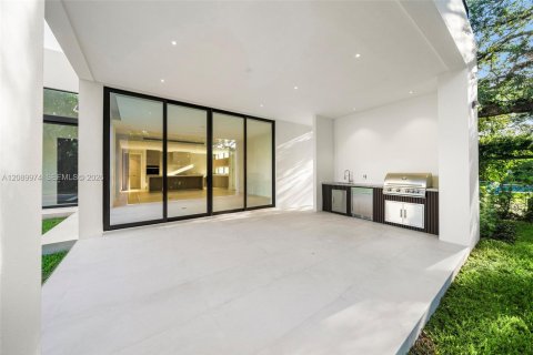 Villa ou maison à vendre à South Miami, Floride: 6 chambres, 603.21 m2 № 2370351 - photo 18