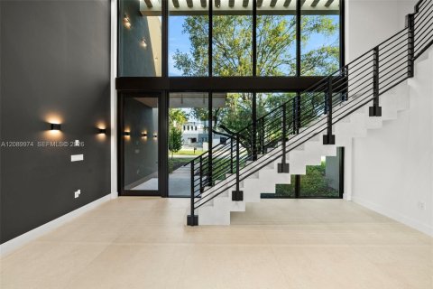 Villa ou maison à vendre à South Miami, Floride: 6 chambres, 603.21 m2 № 2370351 - photo 16