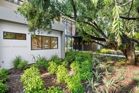 Villa ou maison à vendre à South Miami, Floride: 6 chambres, 603.21 m2 № 2370351 - photo 4