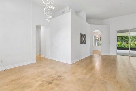 Снять в аренду виллу или дом в Тампа, Флорида 8 комнат, 248.89м2, № 2150577 - фото 12