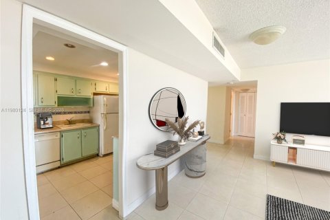 Condominio en venta en North Miami Beach, Florida, 2 dormitorios, 106.37 m2 № 2090546 - foto 9