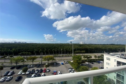 Condominio en venta en North Miami Beach, Florida, 2 dormitorios, 106.37 m2 № 2090546 - foto 7