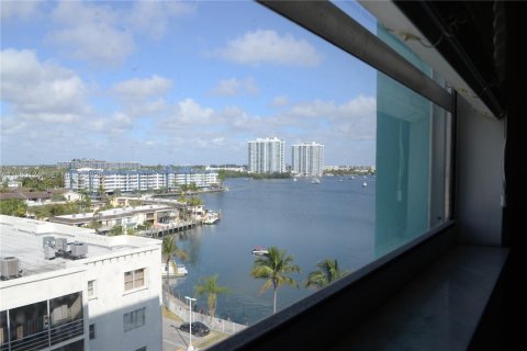Condominio en venta en North Miami Beach, Florida, 2 dormitorios, 106.37 m2 № 2090546 - foto 8