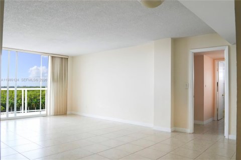 Condominio en venta en North Miami Beach, Florida, 2 dormitorios, 106.37 m2 № 2090546 - foto 11