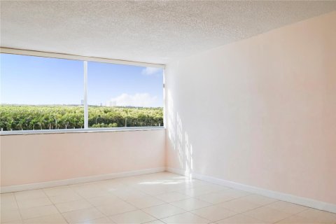 Condominio en venta en North Miami Beach, Florida, 2 dormitorios, 106.37 m2 № 2090546 - foto 12