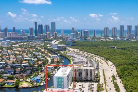 Condominio en venta en North Miami Beach, Florida, 2 dormitorios, 106.37 m2 № 2090546 - foto 24