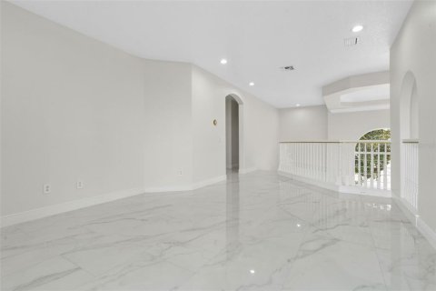 House in Davenport, Florida 5 bedrooms, 384.24 sq.m. № 2118405 - photo 18