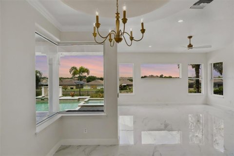 House in Davenport, Florida 5 bedrooms, 384.24 sq.m. № 2118405 - photo 15